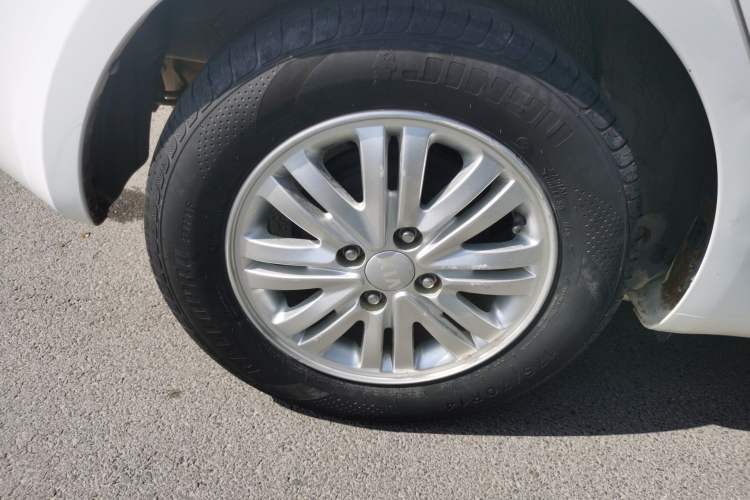 Used Kia K2 2012 Hatchback 1.4L Automatic Cool Edition Right Rear Wheel Hub