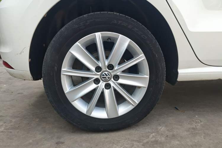 Used Volkswagen Polo 2014 1.4L Automatic Comfort Edition Right Rear Wheel Hub