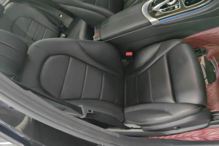 Used Mercedes-Benz GLC 2018 Facelift GLC 260 4MATIC Luxury Edition Right Front Seat