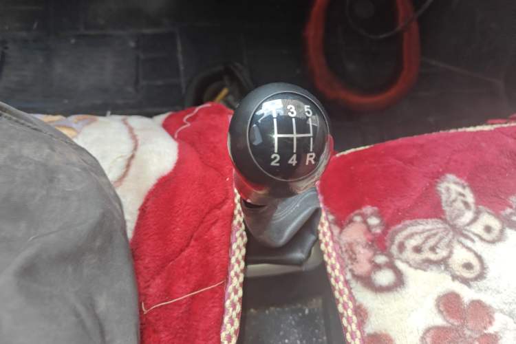 Used FAW Jiabao V75 2015 1.0L Standard Version DAM10AR