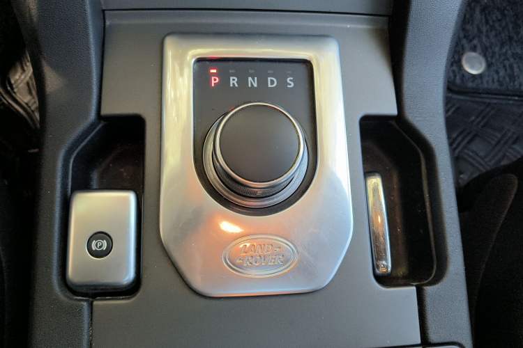 Used Land Rover Discovery 2016 3.0 SC Obsidian Black Heritage Edition HSE