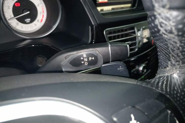 Used Mercedes-Benz E-Class 2014 Restyled E 260 L Sport Edition Gear Lever