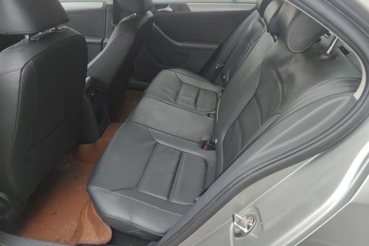 Used Volkswagen Sagitar 2014 1.6L Manual Comfort Model
