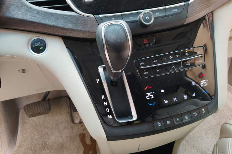 Used Buick GL8 2018 28T Avenir Avia China VI Standard