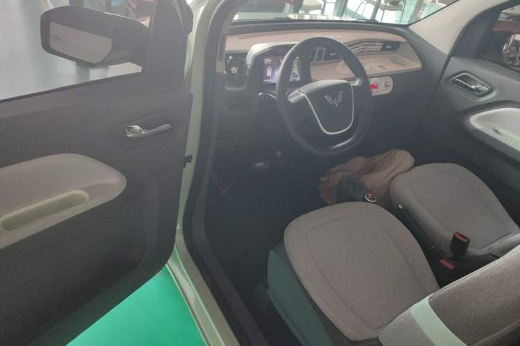 Used Wuling Hongguang MINIEV 2022 Macaron Premium Model – Lithium Iron Phosphate Driver Seat