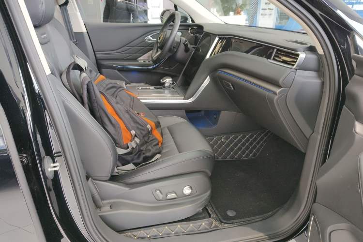 Used Hongqi HS7 PHEV 2024 2.0T PHEV Four-Wheel Drive Flagship Edition 6 Seats Right Front Seat