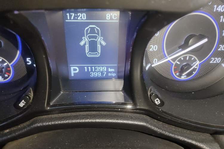 Used JMC Yusheng S350 2013 2.4T Automatic 2WD Diesel Luxury Edition 5 Seats Odometer Close Up