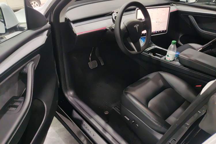 Used Tesla Model Y 2023 Rear-Wheel-Drive Version
