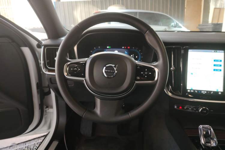 Used Volvo V60 2024 B5 Zhiyuan Luxury Edition