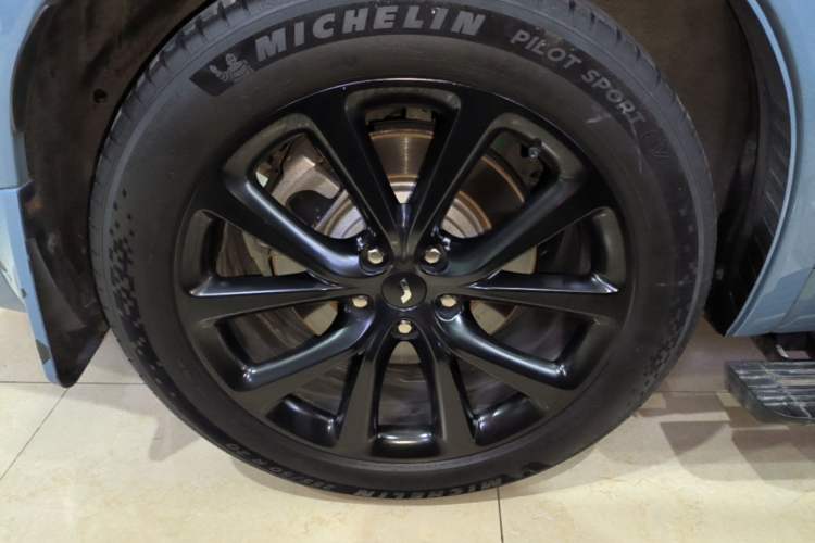 Used Li Auto ONE 2021 Extended-Range 6-Seater Version Right Rear Wheel Hub