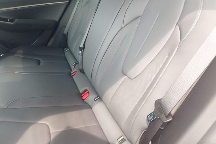 Used Geely Auto Emgrand X7 Sport 2026 Model 1.5TD Aspirational Left Rear Seat