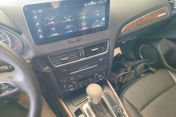 Used Audi Q5 2010 3.2 FSI Sport Edition Audio And AC Panel