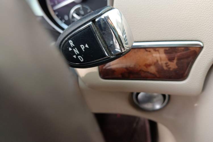 Used Mercedes-Benz R-Class 2011 R 350 L 4MATIC
