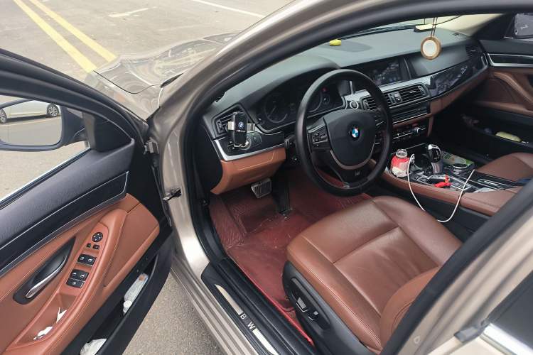 Used BMW 5 Series 2014 520Li Elegant Model
