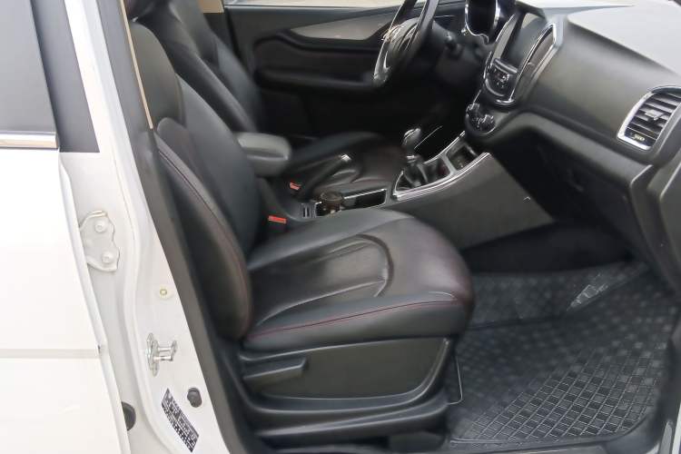Used Baojun 560 2015 1.8L manual luxury version