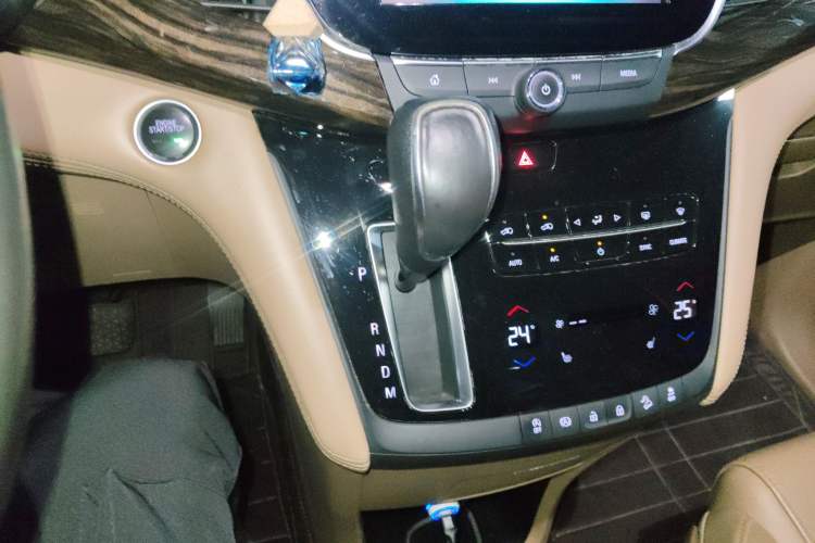 Used Buick GL8 2017 ES 28T Luxury Model China V Standard Gear Lever