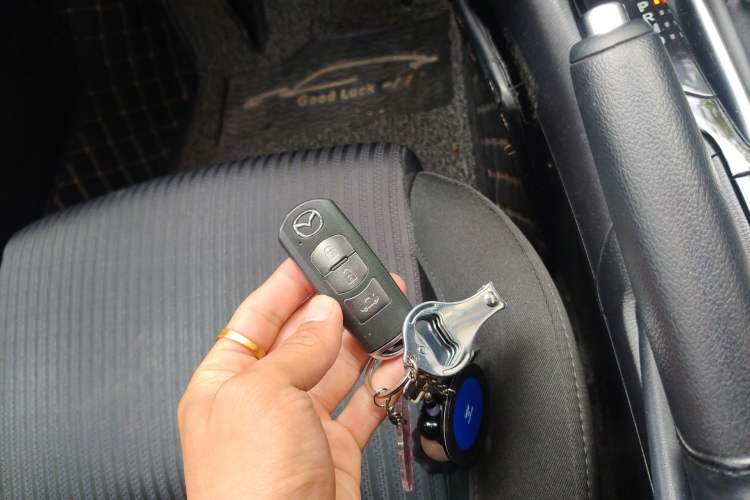 Used Mazda 3 Axela 2016 Sedan 1.5L Automatic Luxury Model
