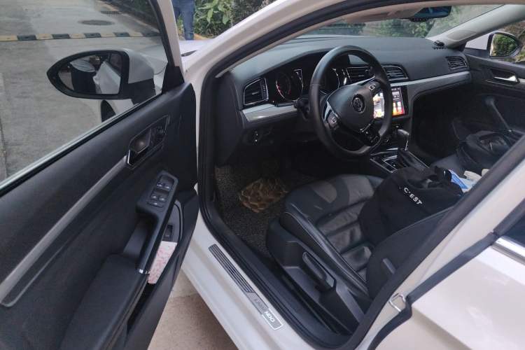 Used Volkswagen Lamando 2015 280TSI DSG Comfort Edition Driver Seat