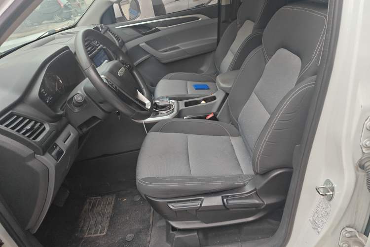 Used SAIC MAXUS T70 2020 2.0T Diesel Automatic 2WD Comfort Edition Standard Cab High Ground Clearance