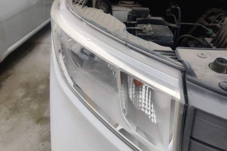 Used Wuling Hongguang PLUS 2019 1.5T Manual Standard Edition 5 Seats Right Front Headlight