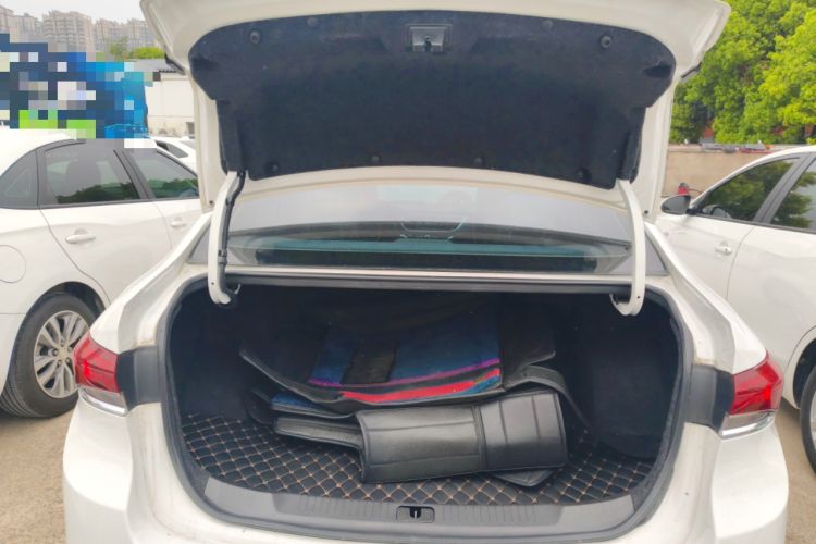 Used Buick GT 2019 15T Dual-Clutch Connected Elite Model China VI Trunk