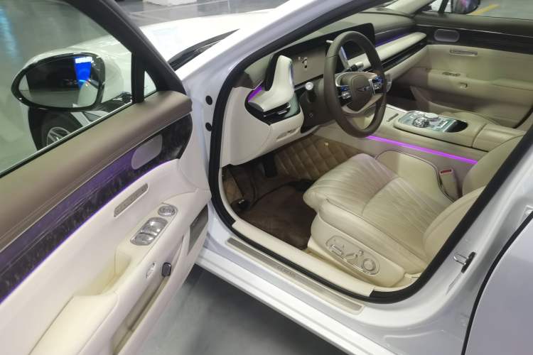 Used Genesis G90 2023 Flagship Edition Driver Seat