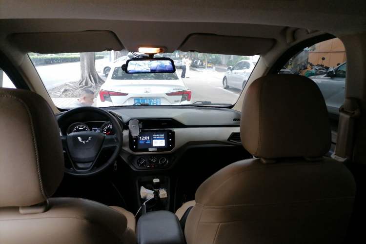 Used Wuling Hongguang 2019 1.5L S Comfort Edition China VI LAR
