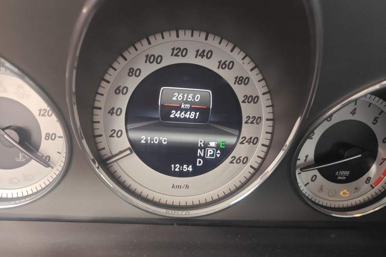 Used Mercedes-Benz GLK-Class 2013 GLK 300 4MATIC Dynamic Edition Odometer Close Up
