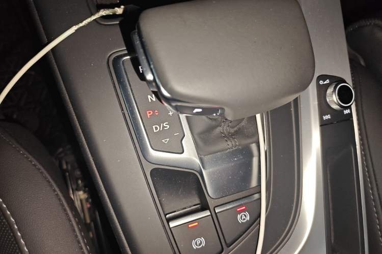 Used Audi A4L 2020 40 TFSI Fashion Dynamic Model Gear Lever