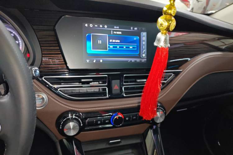 Used TRAUM S70 2018 1.5T Automatic Comfort Model 7 Seats Audio And AC Panel