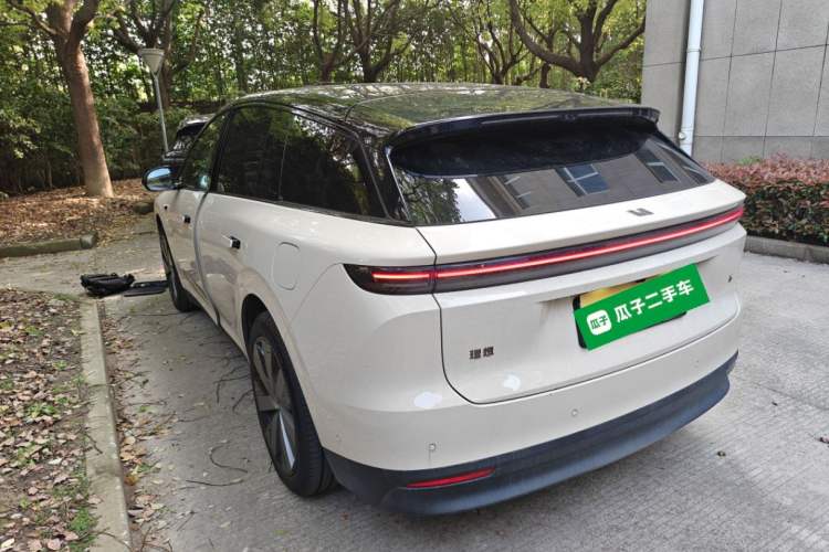 Used Li Auto i6 2025 Model Four-Wheel-Drive Standard Type
