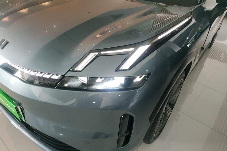 Used Lynk & Co 08 EM-P 2025 220 km All-Wheel-Drive Performance Halo