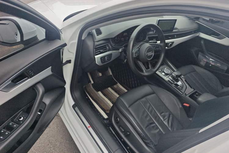 Used Audi A4L 2019 40 TFSI Fashion Edition China VI Emission Standard