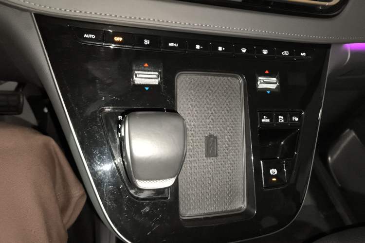 Used Hongqi HQ9 PHEV 2024 2.0T Four-Wheel Drive Luxury Edition
