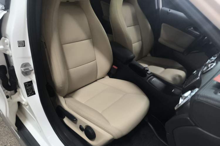 Used Mercedes-Benz GLA 2015 GLA 220 4MATIC Fashion Model
