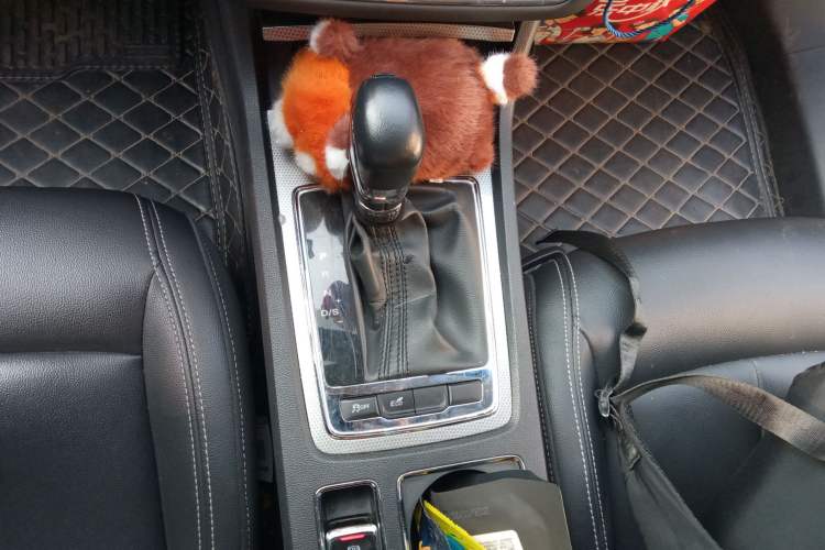 Used Roewe i6 2018 16T Automatic Flagship Edition Gear Lever