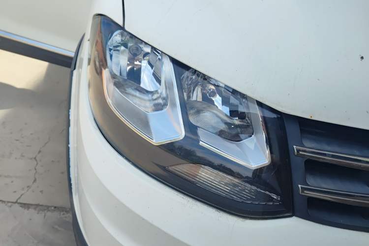 Used Dongfeng Fengon 360 2015 1.5L Manual Comfort II 7-Seater Right Front Headlight