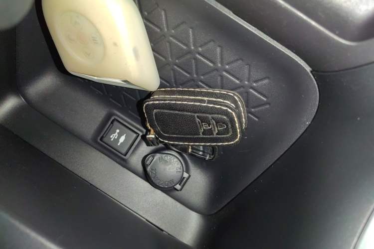 Used Toyota RAV4 2020 2.0L CVT Two-Wheel Drive Fashion Edition Interior 1