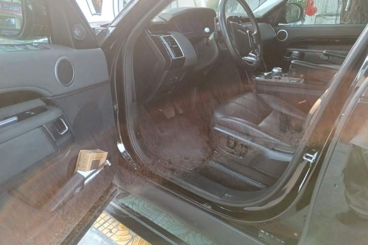 Used Land Rover Discovery 2020 2.0T SE Driver Seat