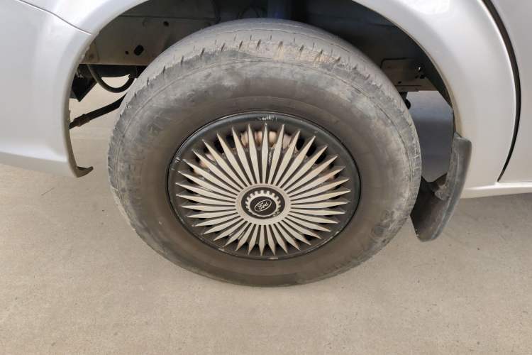 Used JMC Fushun 2022 2.0T Manual Multi-Function Passenger Vehicle Mid-Range High Roof 6-7 Seats Left Front Wheel Hub