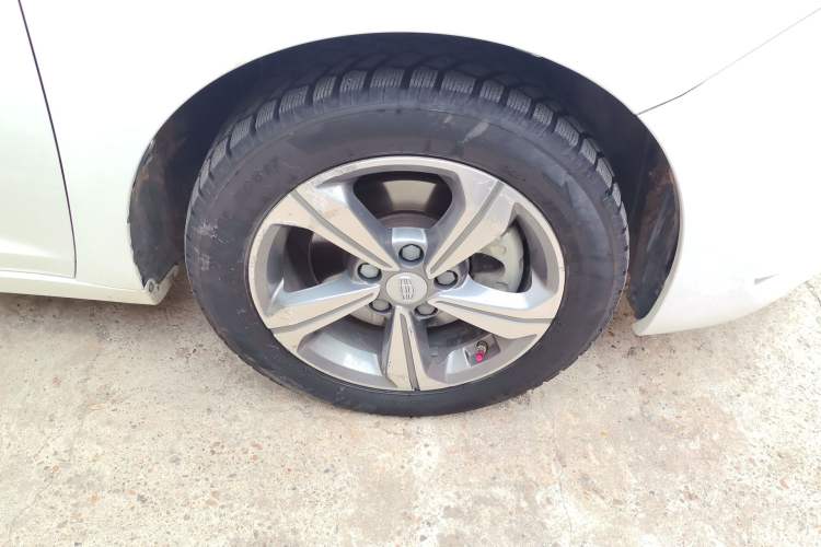 Used Geely Auto Emgrand GL 2019 1.4T CVT Elite Smart Edition Right Front Wheel Hub