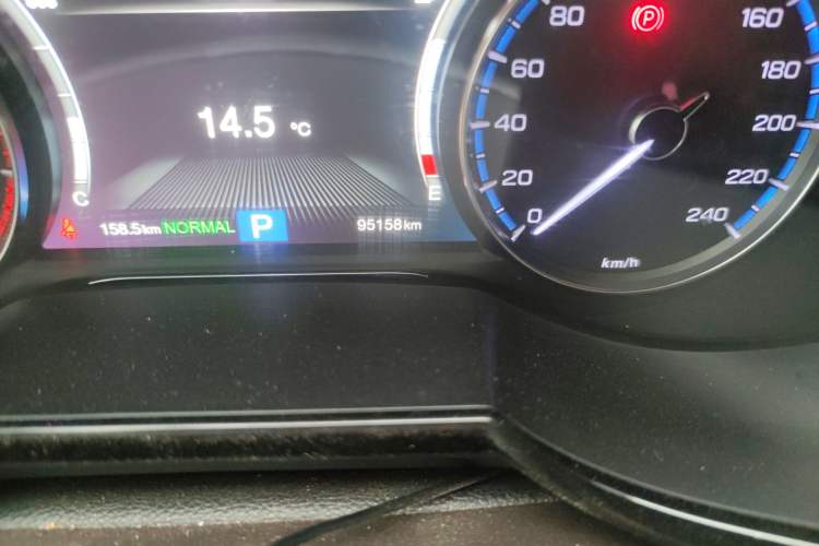 Used GAC Trumpchi GS8 2017 320T Two-Wheel Drive Luxury Smart Connectivity Version (7 Seats) Odometer Close Up