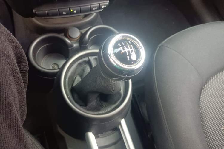 Used MINI Countryman  Gear Lever
