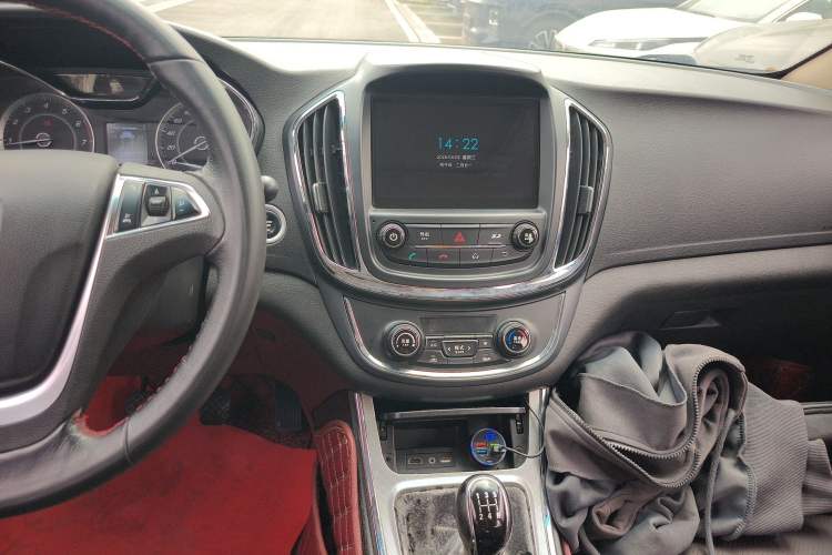 Used Baojun 560 2015 1.8L manual luxury version Audio And AC Panel