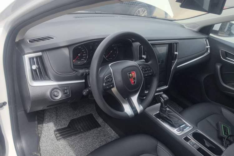 Used Roewe i6 2019 PLUS 20T TST 4G Connected Flagship Superb Edition Center Console