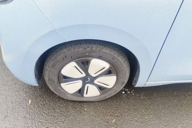 Used Wuling Hongguang MINIEV 2025 Four-Door Version Zhenxiang+ Edition Left Front Wheel Hub