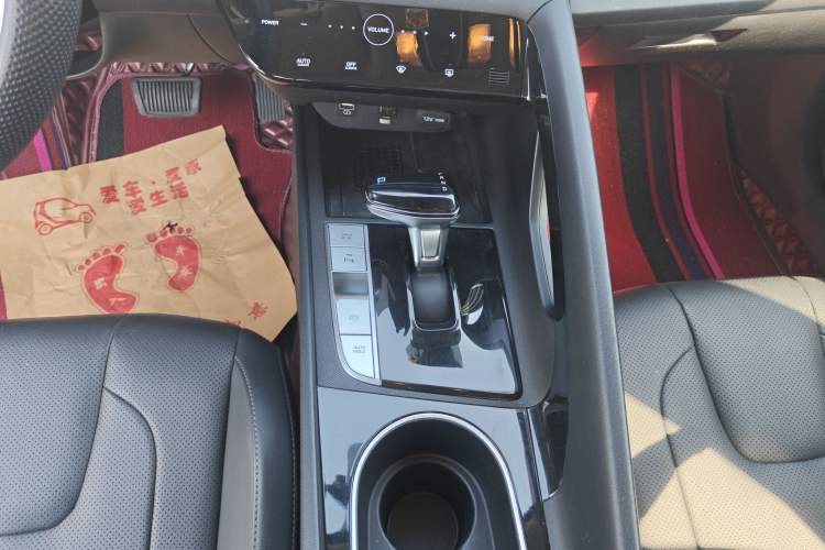 Used Hyundai Elantra 2022 1.5L CVT LUX Prestige Edition Gear Lever