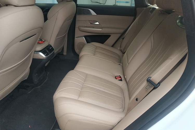 Used XPeng G9 2025 625 Long-Range Max Interior 4