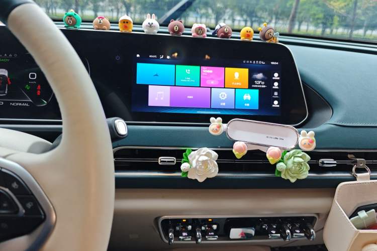 Used ORA Good Cat 2023 401 km Standard Range Prestige Version Lithium Iron Phosphate Audio And AC Panel