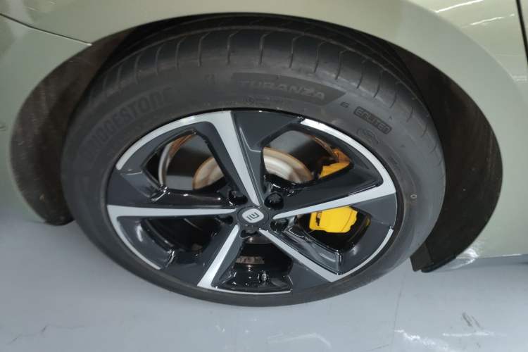 Used Xiaomi Auto SU7 2024 Four-Wheel Drive Ultra-Long Range Advanced Intelligent Driving Max Edition
